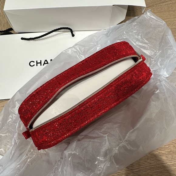 CHANEL NWT tweed cosmetic bag. - Picture 4 of 9